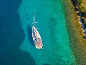 Boat anchoring | Sailboat on the water